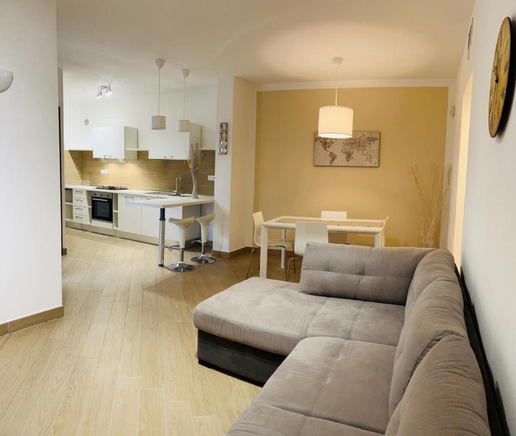 Comecasa Modern Apartment In Historical Centre Asti Exteriör bild